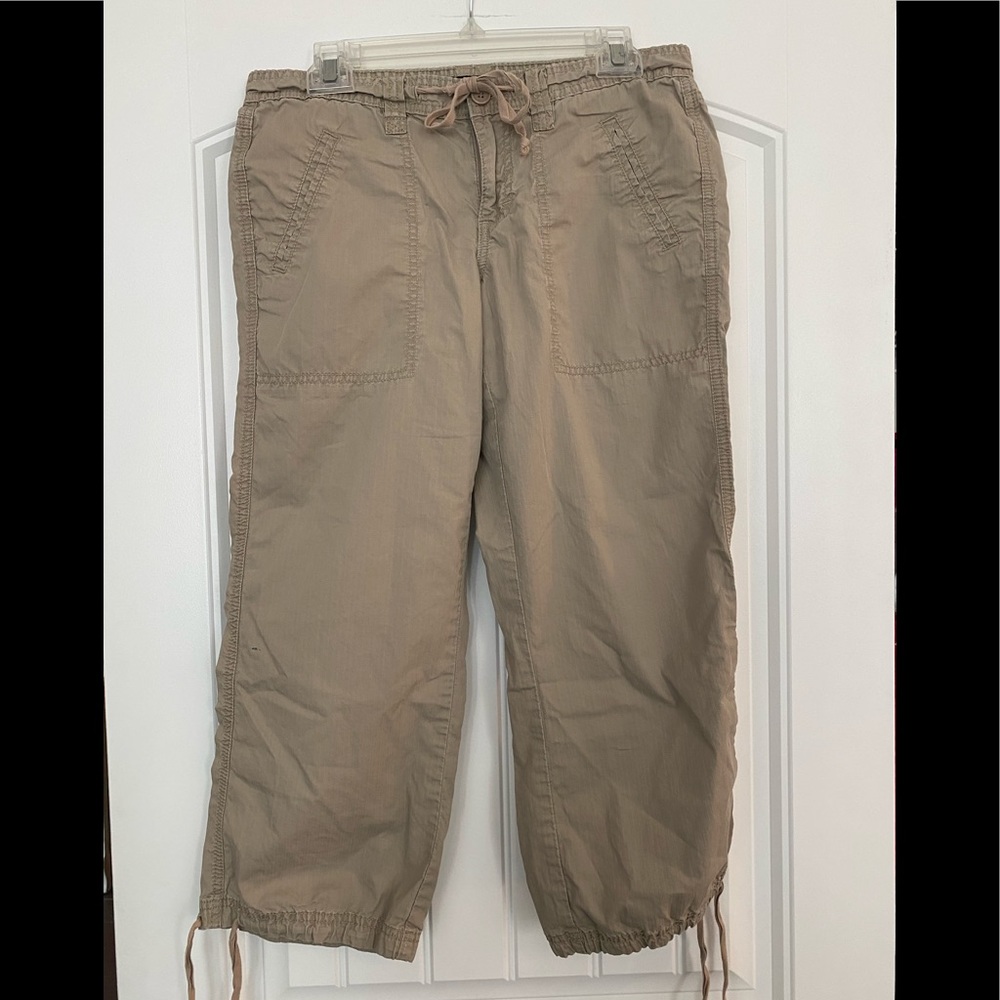 CK Calvin Klein Cropped Khaki Capri Pants Size 6